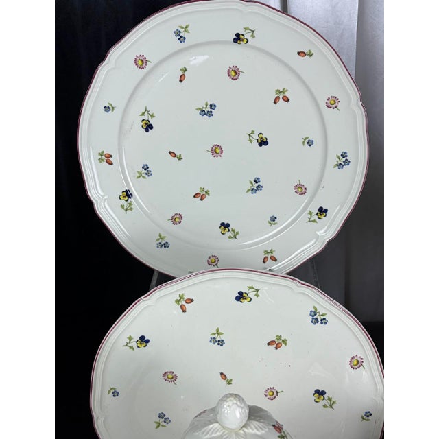 Vintage English Villeroy & Boch "Petite Fleur" Porcelain Dinnerware & Serving Set - 58 Pieces For Sale - Image 12 of 18