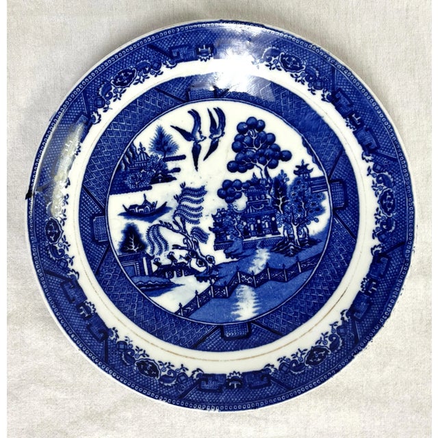 Ceramic Early 1900's English Chinoiserie Decorated Willow Pattern Porcelain Plate For Sale - Image 7 of 10