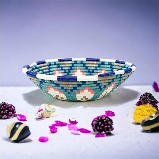 African Rwanda Woven Sweetgrass and Sisal Wall Hanging Basket For Sale - Image 4 of 7