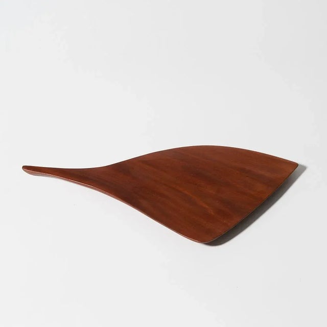 Contemporary 1950s Carved Freeform Cutting or Cheese Board For Sale - Image 3 of 6