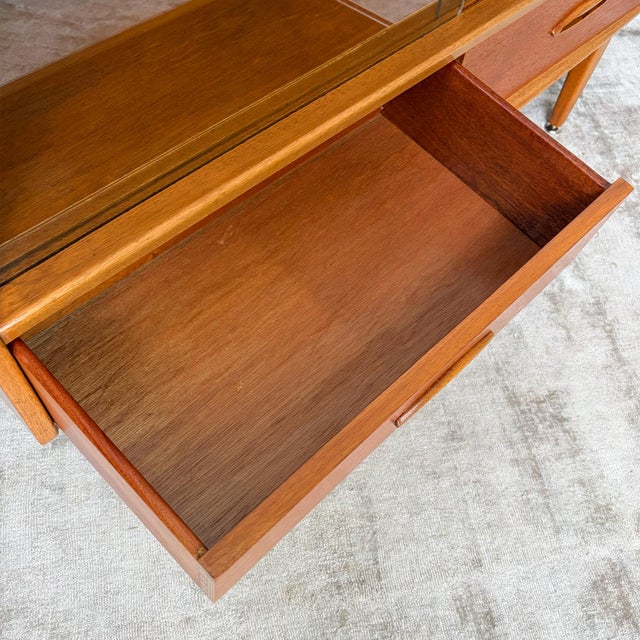 1960s Mid-Century Teak Glazed Display Cabinet from Jentique, 1960s For Sale - Image 5 of 12