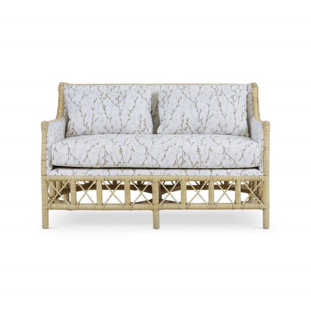 The settee with botanical upholstery brings a relaxed but refined touch to your room. Its handwoven rattan frame and...