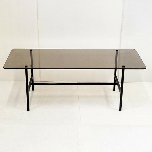 The base is in good condition; the tabletop has a 3x1.5 cm chip on the back right edge, but the upper surface is smooth....