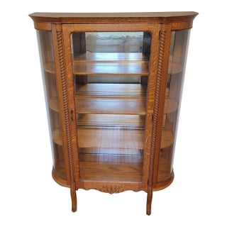 Antique Quarter-Sawn Oak Curved Glass China Cabinet, C. 1910 For Sale