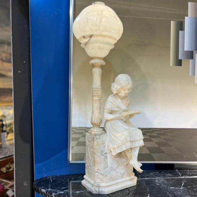 Early 20th Century Art Nouveau Girl Reading Table Lamp in Alabaster, Italy, 1920s For Sale - Image 3 of 18