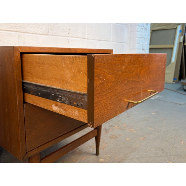 Brass Mid 20th Century Pair of Walnut and Brass Night Stands For Sale - Image 8 of 10