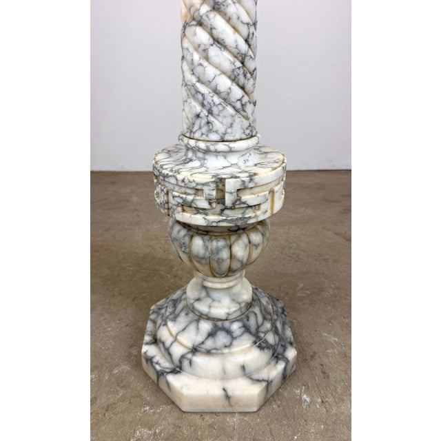 Early 20th Century Vintage Italian Neoclassical White / Gray Marble Pedestal / Column For Sale - Image 5 of 11