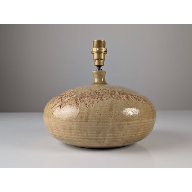 Ceramic Table Lamp with Fern Leaf Herbier Motif in the style of Roger Capron, 1960s For Sale - Image 6 of 9