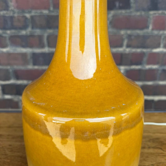 1960s Mid-Century Modern Lotte and Gunnar Bostlund Danish Gold Yellow Ceramic Table Lamp For Sale - Image 9 of 12