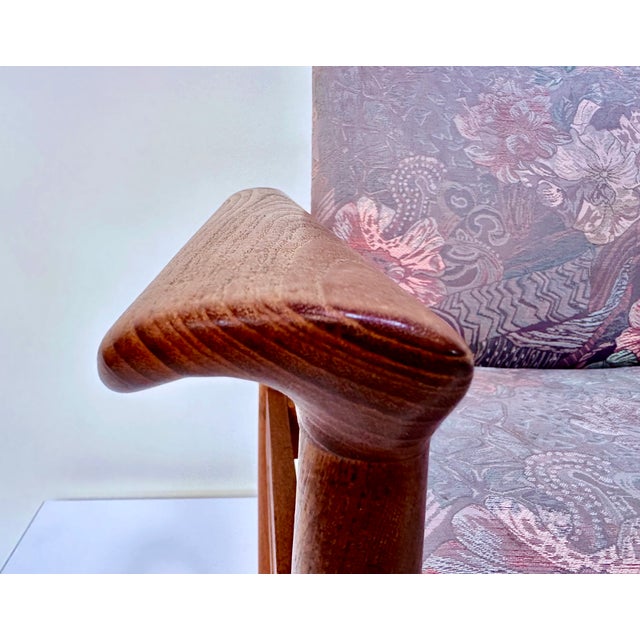 This iconic Scandinavian design classic was created by the Danish architect and furniture designer Finn Juhl. The high-...