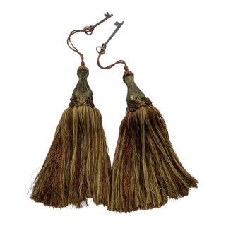 Pair of 14” Very Lg. Silk Passementerie Tassels With Antique Keys & Heavy Cast Tops - Grandmillennial, Palm Beach Regency - See Pics! Set #1 For Sale