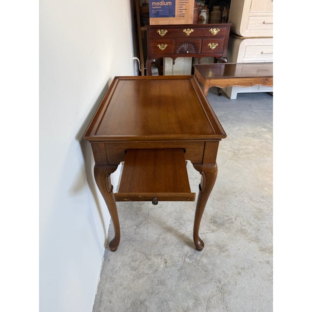 Vintage Mahogany Queen Anne Style Shell-Carved Side Table With Pull-Out Trays For Sale In Miami - Image 6 of 14