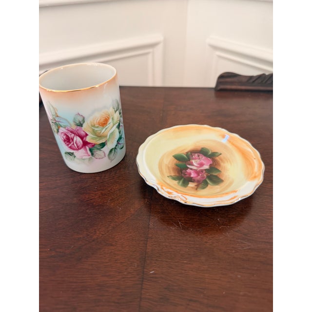 Mid-Century Porcelain Rose Cachepot With Gold Trim With Matching Plate For Sale - Image 11 of 12