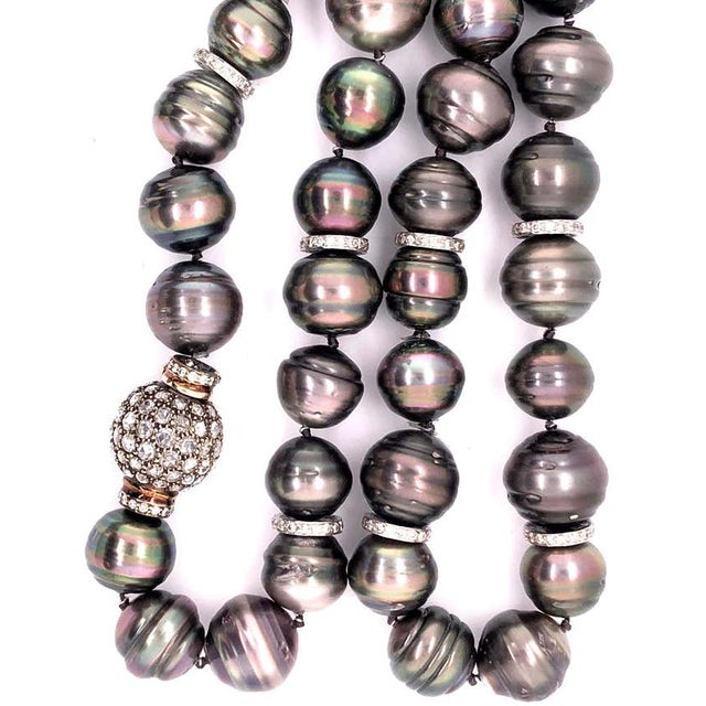 Mid 20th Century Black Baroque Pearl and Pave Diamond Long Chain Necklace. 100 14.9-12.1mm Pearls For Sale - Image 5 of 12