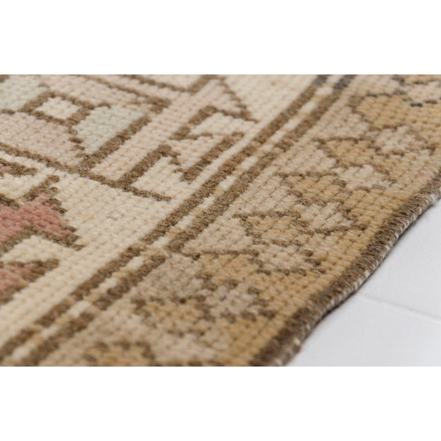 1960s Natural Oushak Mid 20th Century Rug For Sale - Image 5 of 10