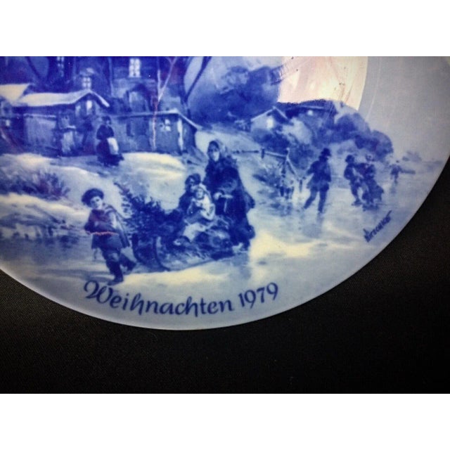 1970s Vintage Wall-Mounted Porcelain Decorative Plate – "Christmas Eve" For Sale - Image 5 of 8