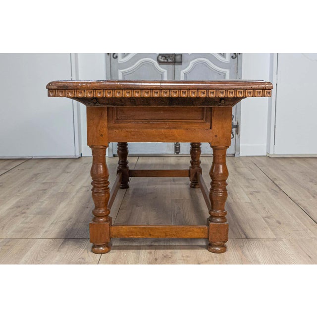 Tuscan 1790s Walnut Refectory Table with Carved Scoop Motifs and Turned Legs For Sale - Image 13 of 18