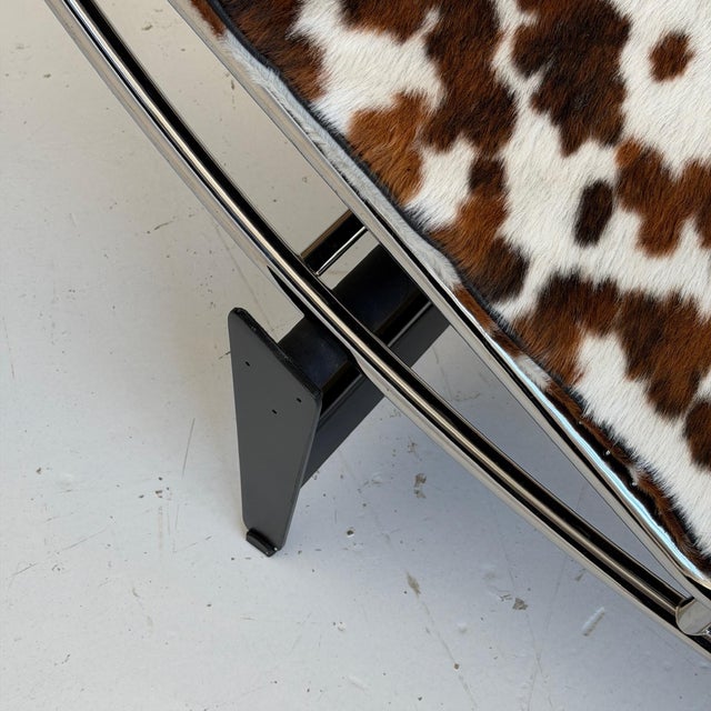 Lc4 Cowhide Chaise by Le Corbusier, Pierre Jeanneret, and Charlotte Perriand for Cassina For Sale In Chicago - Image 6 of 10
