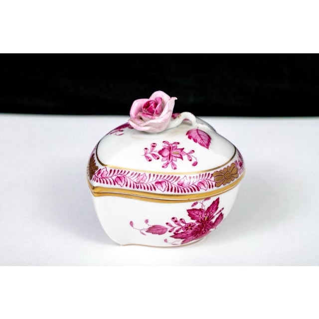 Chinese Vintage Herend Hungary "Chinese Bouquet" Eggplant Porcelain Lidded Heart Box For Sale - Image 3 of 3