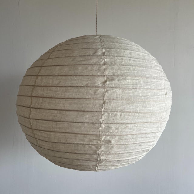 Small Round Japanese-Style Rattan and Natural Linen Pendant Light, 1980s For Sale - Image 13 of 14