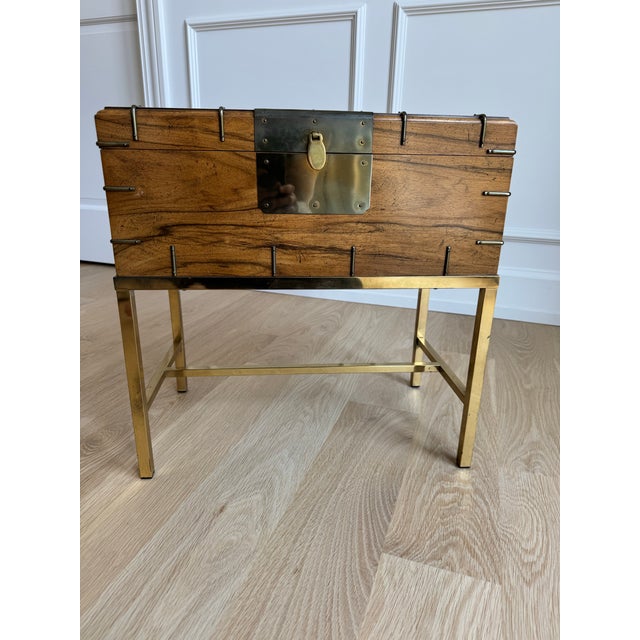 Wood 1970s Baker Furniture Cherry Campaign Storage Chest on Integrated Brass Stand | Hollywood Regency Accent Cabinet / Side Table For Sale - Image 7 of 12
