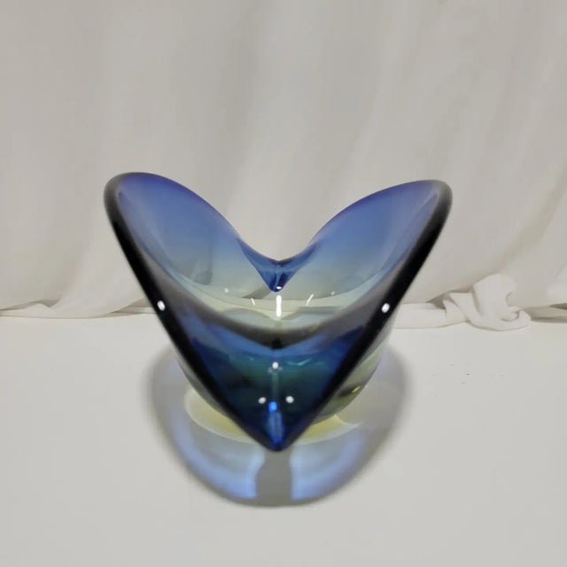 Beautiful Murano Art Glass Clamshell Bowl. Has 2 surfaces to display laying down or sitting up. Possible to use as a...