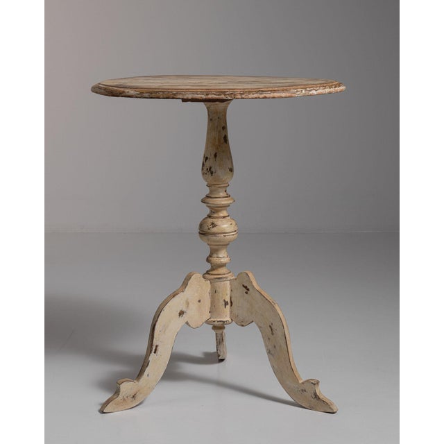 Wood 1900-1909 France Weathered Whitewash Cerused Oak Tripod Pedestal Table For Sale - Image 7 of 10