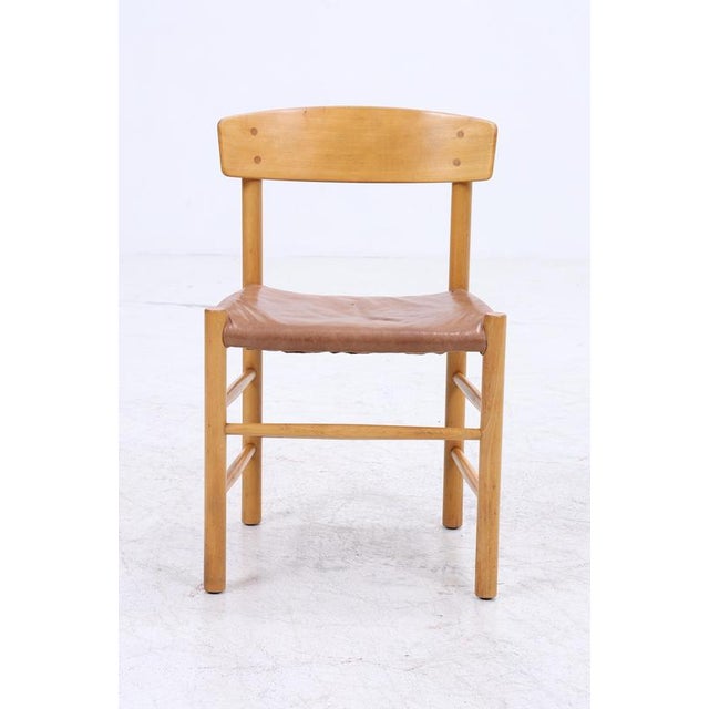 Beautiful vintage leather chair from the 1960s Period: 1960s–1970s • Style: Mid-Century Modern • Seat: brown leather •...