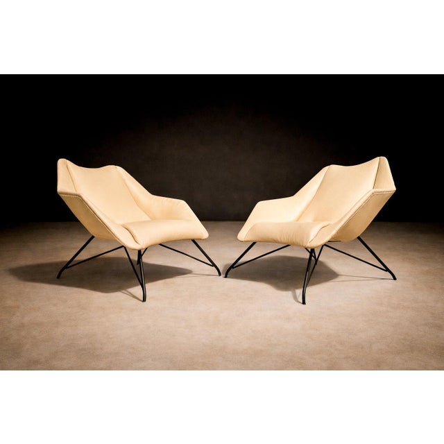 Mid-Century Modern Pair of "Concha" Armchairs in Iron and Leather, Carlo Hauner, 1950s For Sale - Image 3 of 12
