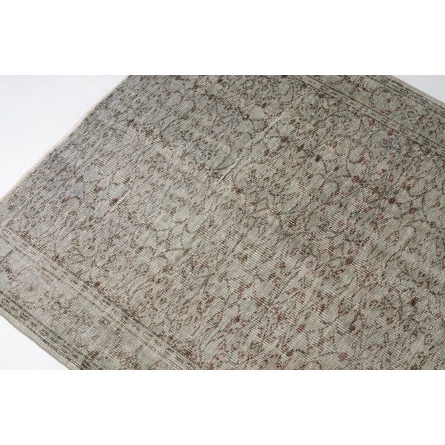 1950s Light Grey Oushak Anatolian Carpet For Sale - Image 4 of 10