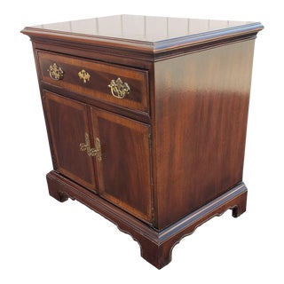 1970s Vintage Drexel Chippendale Crossbanded Mahogany Nightstand For Sale