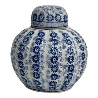 Lidded Blue and White Ginger Jar For Sale