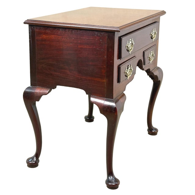 18th Century Georgian Mahogany Lowboy, 1720 For Sale - Image 4 of 13