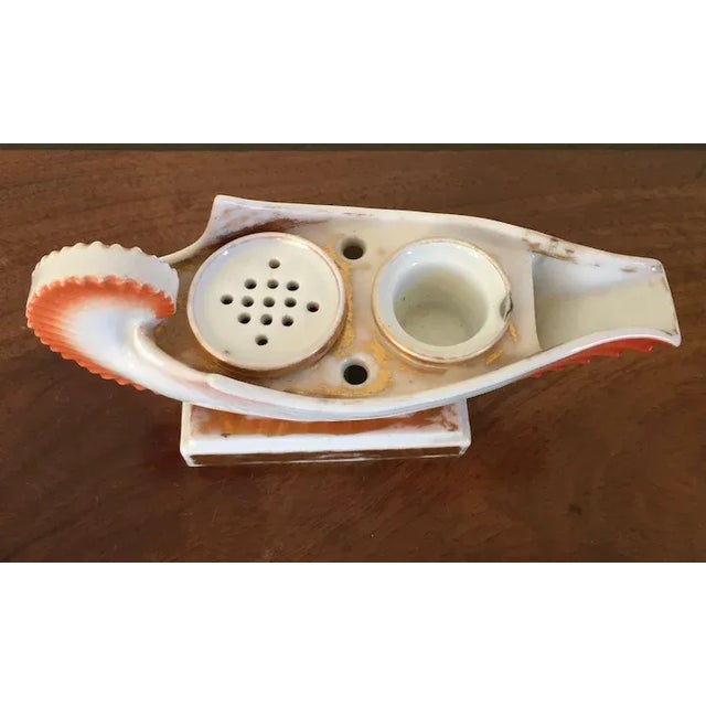 1810 French Empire Paris Porcelain Sea Shell Form Inkwell For Sale In New York - Image 6 of 11