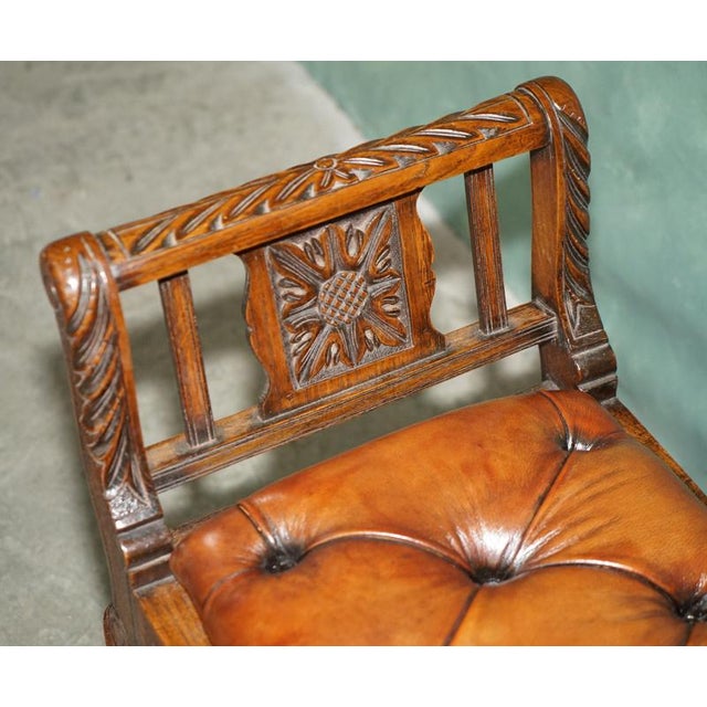 Victorian Carved Hardwood and Brown Leather Chesterfield Window Seat, 1890 For Sale - Image 10 of 18