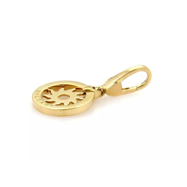An elegant and charming pendant or charm from Bvlgari. It is crafted from 18k yellow gold with a fine polished finish and...
