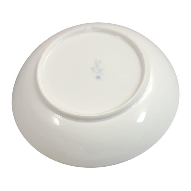 Marcolini Porcelain Saucer with Blue Ribbon Border from Meissen, 17741814 For Sale - Image 5 of 7