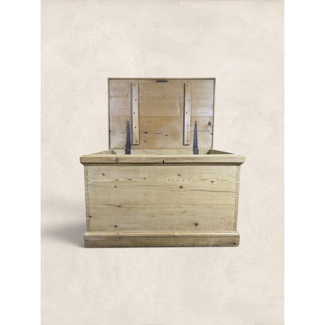 Victorian Late 19th Century English Victorian Pine Blanket Chest With Iron Handles For Sale - Image 3 of 7