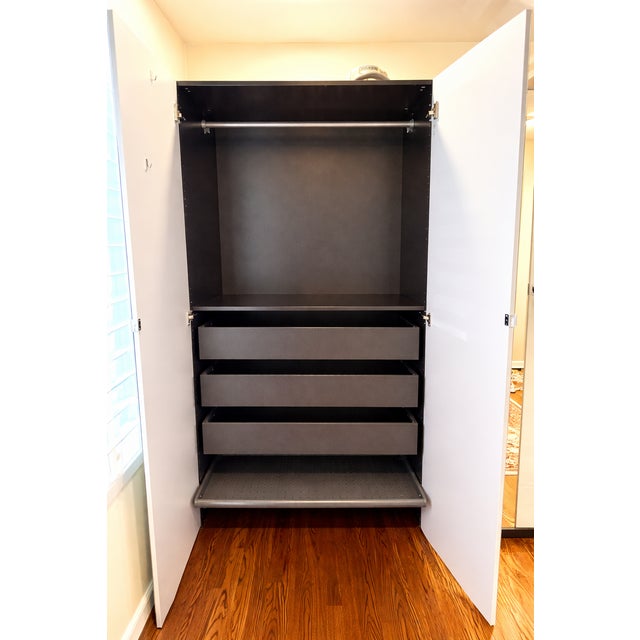 DESCRIPTION Massive, statement-level mirrored wardrobe system with serious storage and a clean, modern look. This is a...