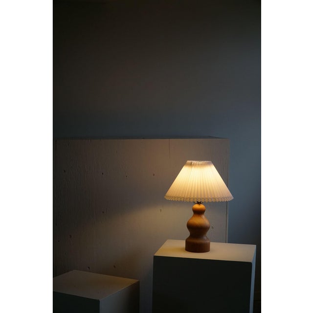 Mid-Century Modern 1960s Scandinavian Mid Century Modern Sculptural Organic Wooden Oak Table Lamp For Sale - Image 3 of 9