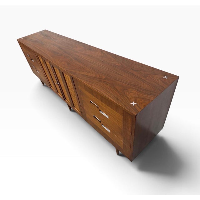 Brown Mid-Century Modern American of Martinsville Accord 9-Drawer Dresser - Refinished For Sale - Image 8 of 12