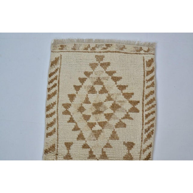 Off-white Vintage Anatolian Wool Runner, Hand-Woven Neutral Earth Tone Geometric Kilim For Sale - Image 8 of 9