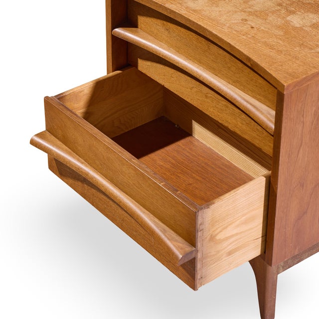 Young Manufacturing Mid Century Walnut Curved Front Nightstands - Pair For Sale - Image 9 of 11
