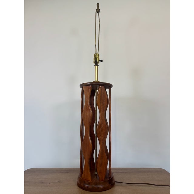 Mid-Century Modern Mid-Century Modern Modeline Style Wavy Sculptural Walnut Ribbon Table Lamp With Drum Shade For Sale - Image 3 of 12