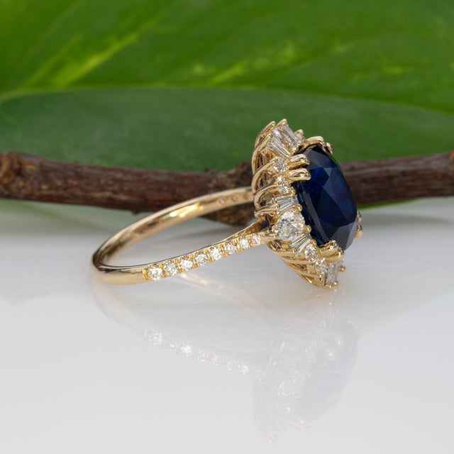 Blue Gia Certified 4.3Ct Ceylon Sapphire Ring With Natural Diamond Accents: 14k Gold, Size 6.75 For Sale - Image 8 of 10