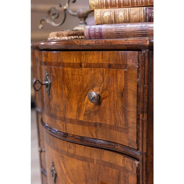 Italian Italian 18th Century Walnut and Mahogany Three-Drawer, Serpentine Front Chest For Sale - Image 3 of 11