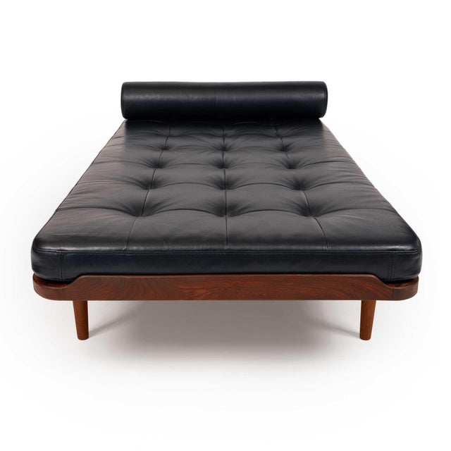 Mid-Century Modern Vintage Mid-Century Modern Teak Daybed in Black Tufted Leather For Sale - Image 3 of 7