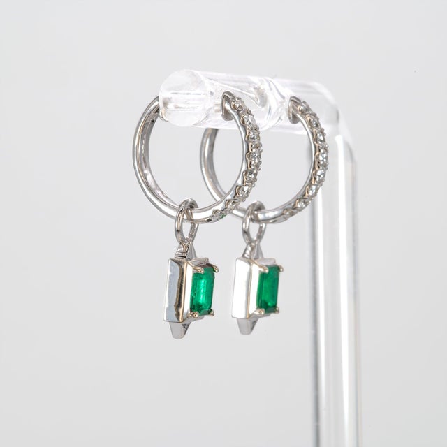 Colombian Emerald Earrings With Earth-Mined Diamond Accents: Solid 14k Gold, Pair For Sale - Image 4 of 7