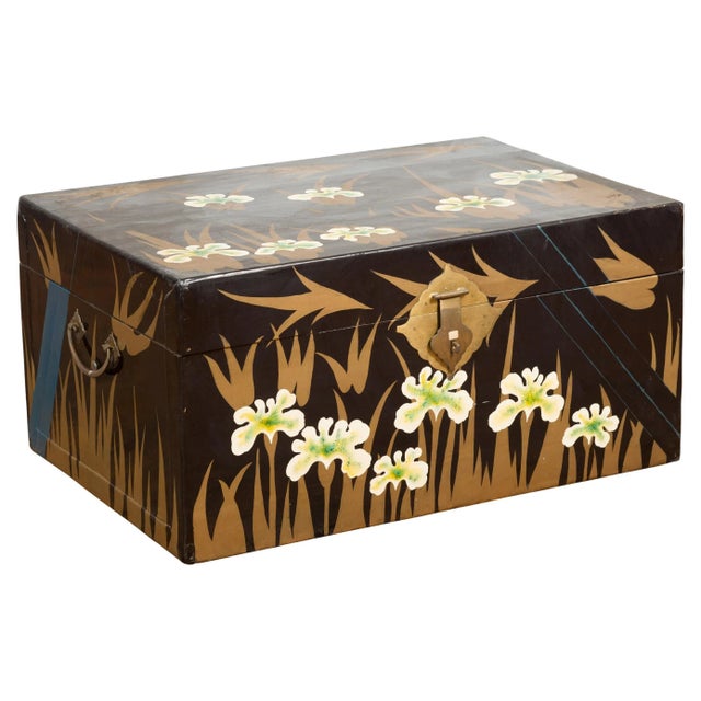 Early 20th Century Japanese Late Meiji Period Black Lacquer Blanket Chest with Golden Painted Décor For Sale - Image 13 of 13