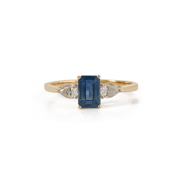 VR Jewels 14k Gold 1.22ct Octagon Blue Sapphire & Pear Diamonds Three Stone Ring Size 9 For Sale - Image 4 of 18